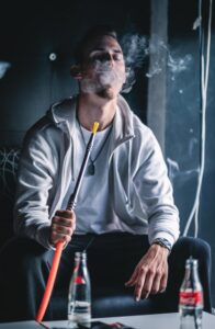 Shisha rauchen und Kopfschmerzen